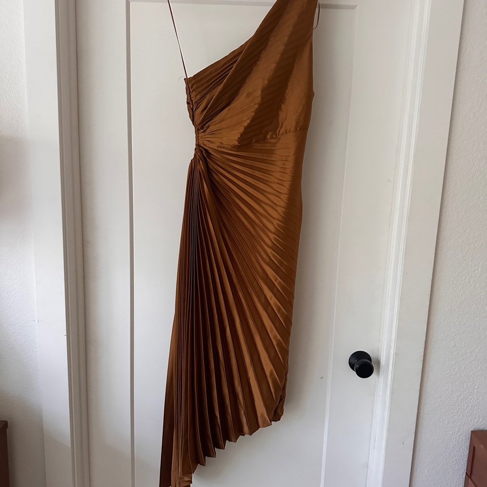 Vici One-Shoulder Pleated Copper Brown Asymmetrical Dress - Picture 10 of 11